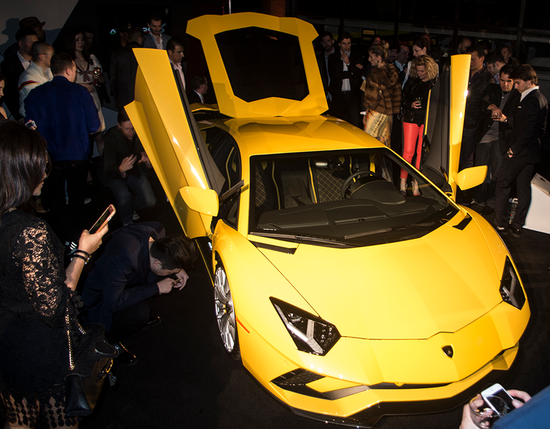 Illustration for article titled Here's What A Beverly Hills Lamborghini Party Looks Like